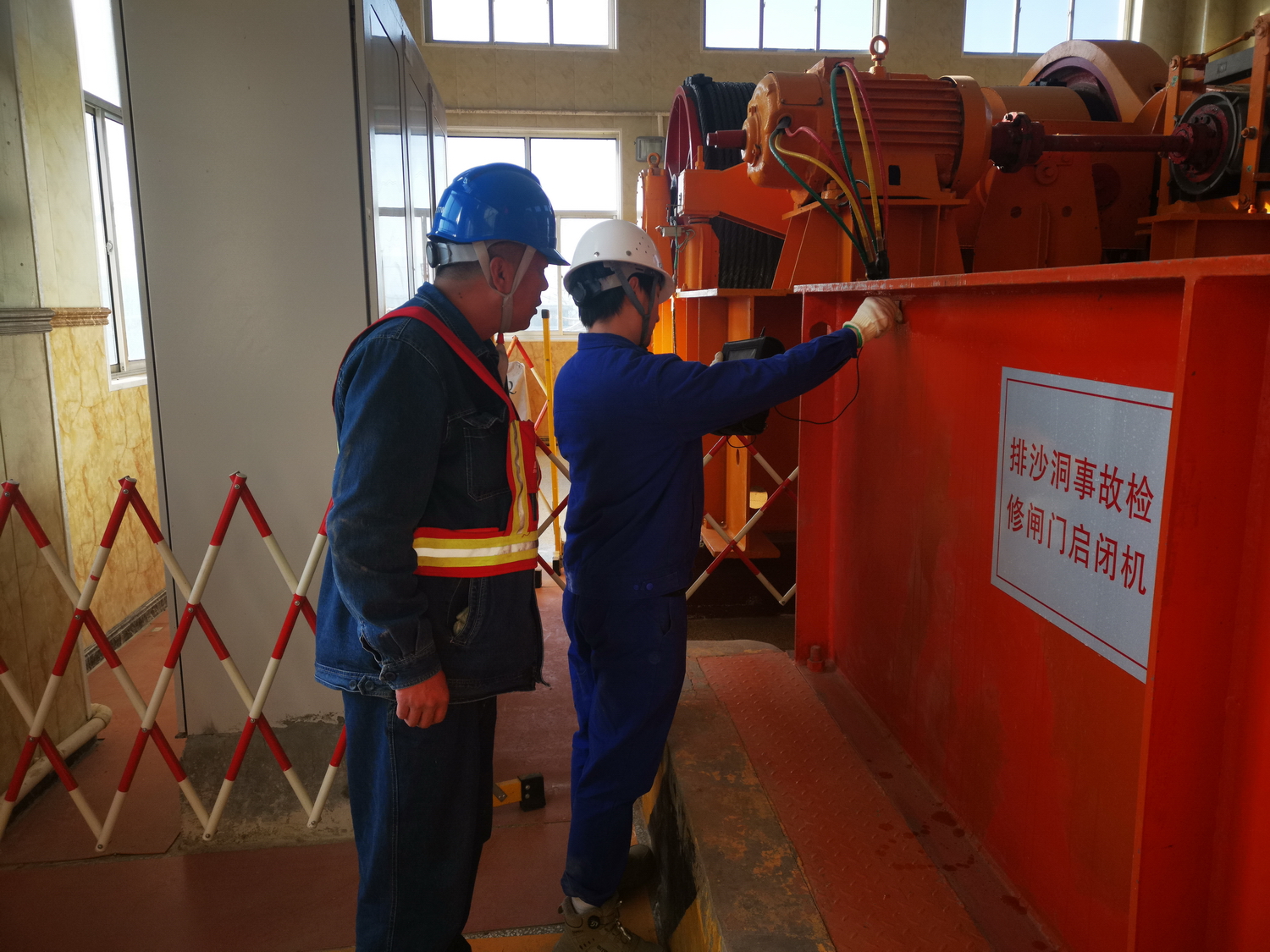 劉家峽水電廠：政企攜手為黃河“守門人”做“國標體檢” (2).jpg